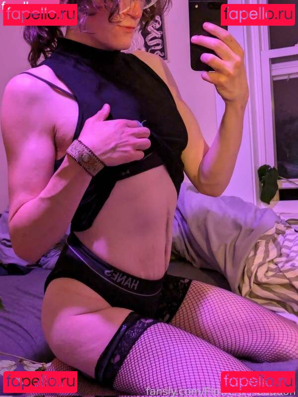 Flowers_Abaddon / homewithroo Onlyfans Photo Gallery 