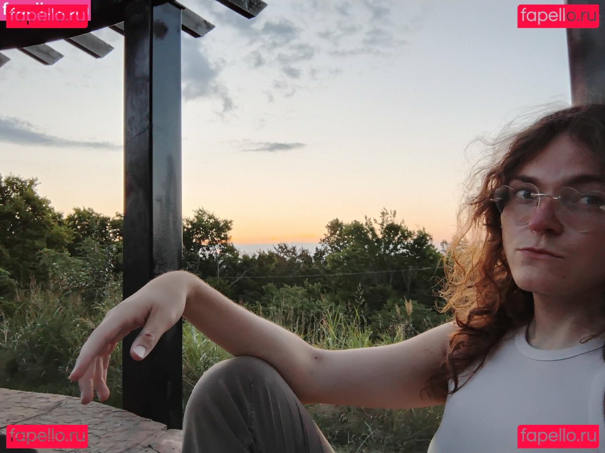 Flowers_Abaddon / homewithroo Onlyfans Photo Gallery 