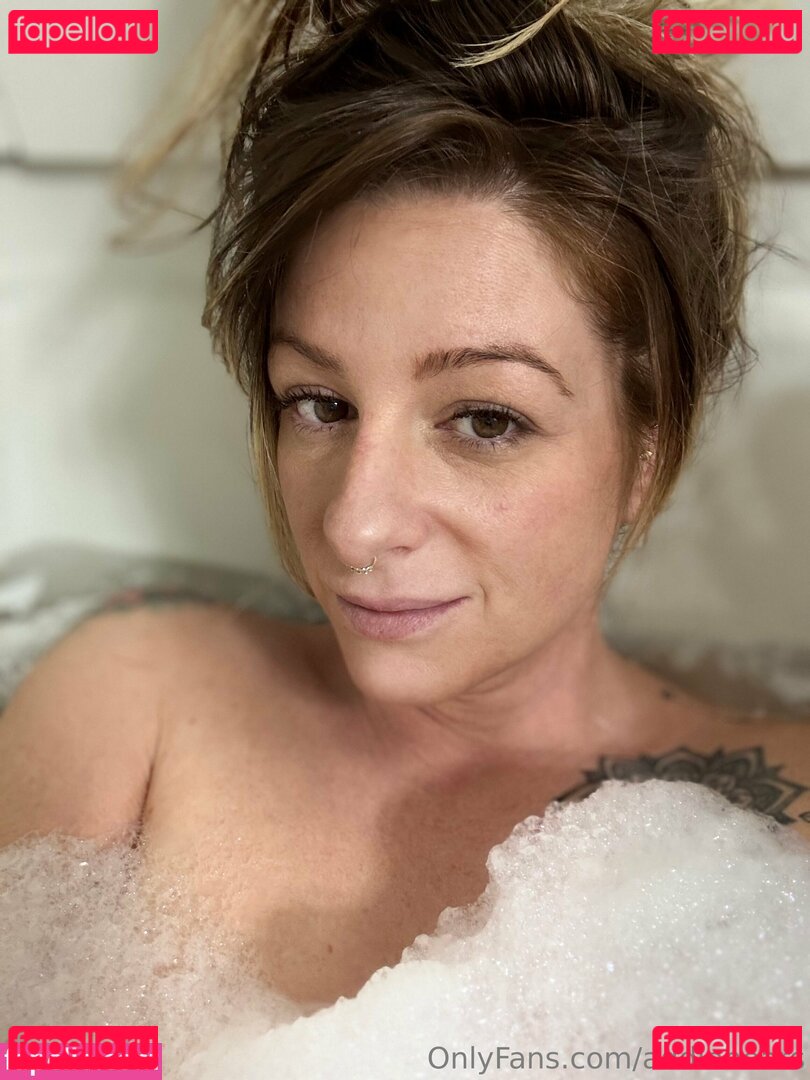 addiebears / justaddiewater Onlyfans Photo Gallery 