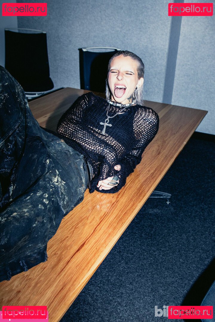 Young Miko / itsyoungmiko / sinacdr Onlyfans Photo Gallery 