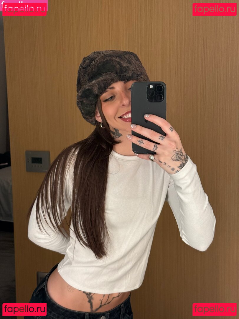 Young Miko / itsyoungmiko / sinacdr Onlyfans Photo Gallery 