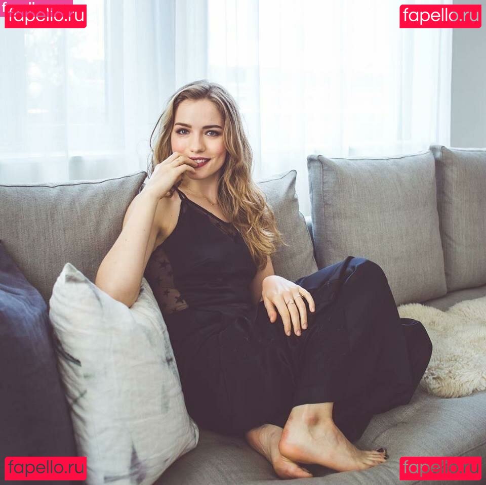 Willa Fitzgerald / willafitz Onlyfans Photo Gallery 