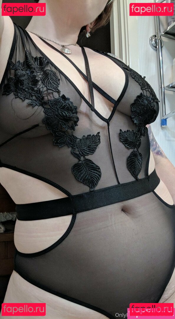 irisreigns / irisreins Onlyfans Photo Gallery 