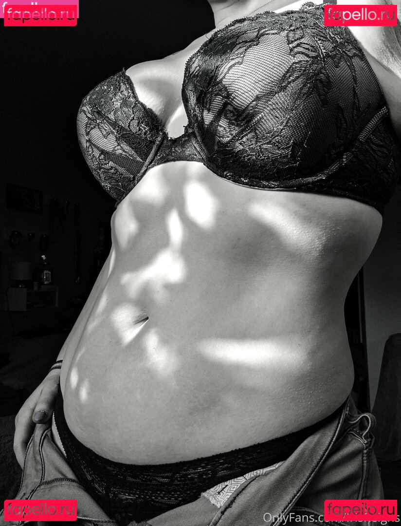 irisreigns / irisreins Onlyfans Photo Gallery 