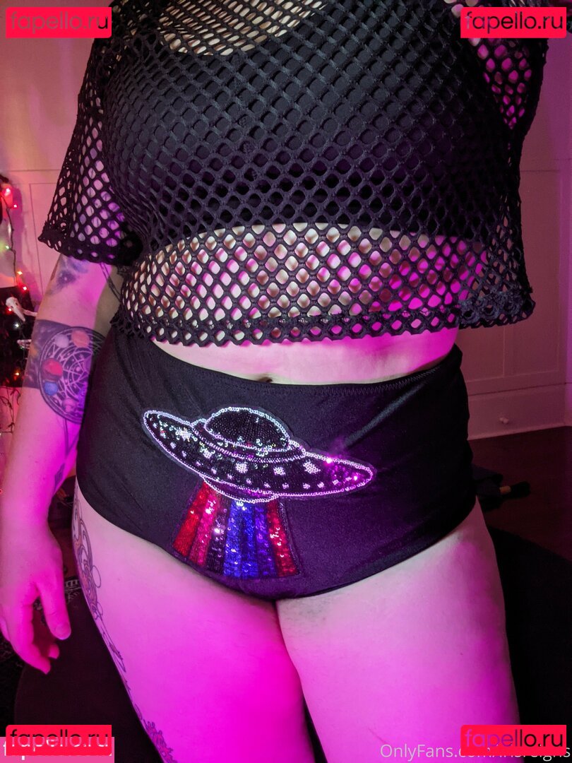 irisreigns / irisreins Onlyfans Photo Gallery 