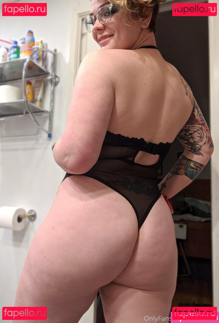 irisreigns / irisreins Onlyfans Photo Gallery 