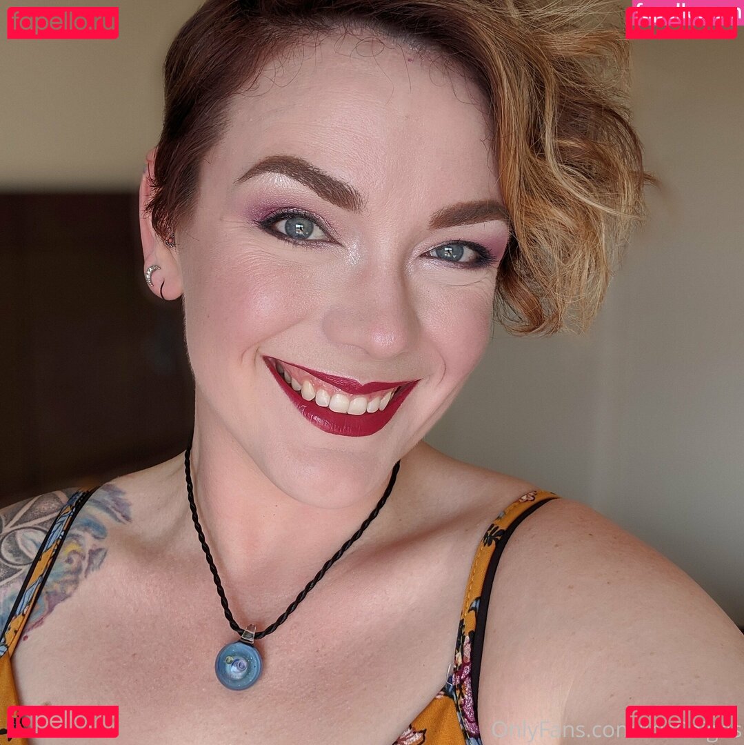 irisreigns / irisreins Onlyfans Photo Gallery 