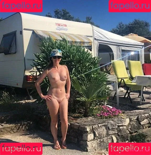 carinamoreschi Onlyfans Photo Gallery 