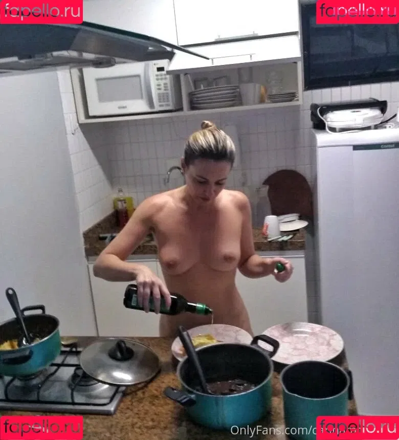 carinamoreschi Onlyfans Photo Gallery 