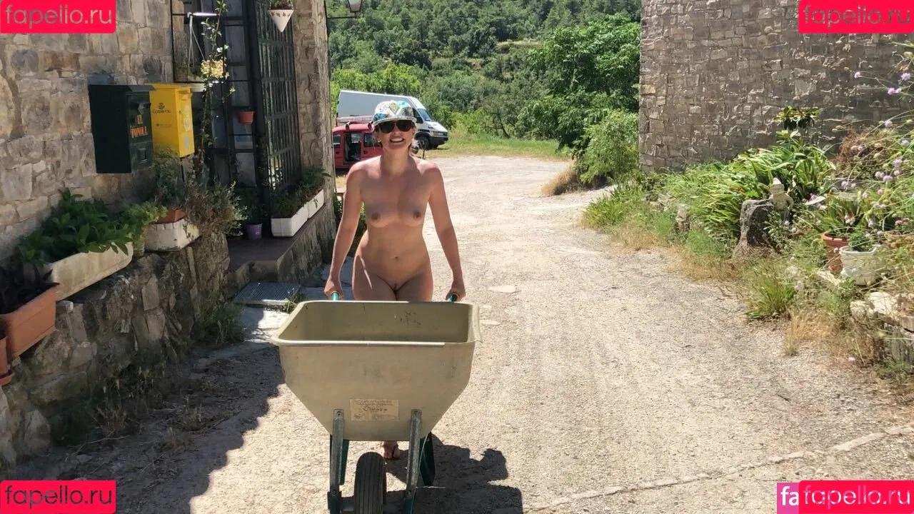 carinamoreschi Onlyfans Photo Gallery 
