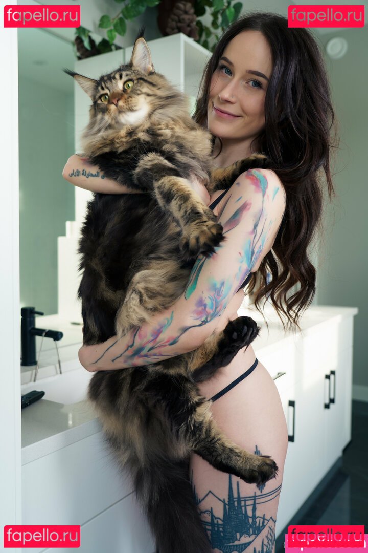 Catzilla / catziilla / cptamaziing Onlyfans Photo Gallery 