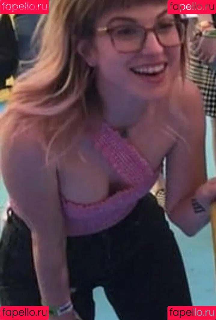 Hayley Williams Onlyfans Photo Gallery 
