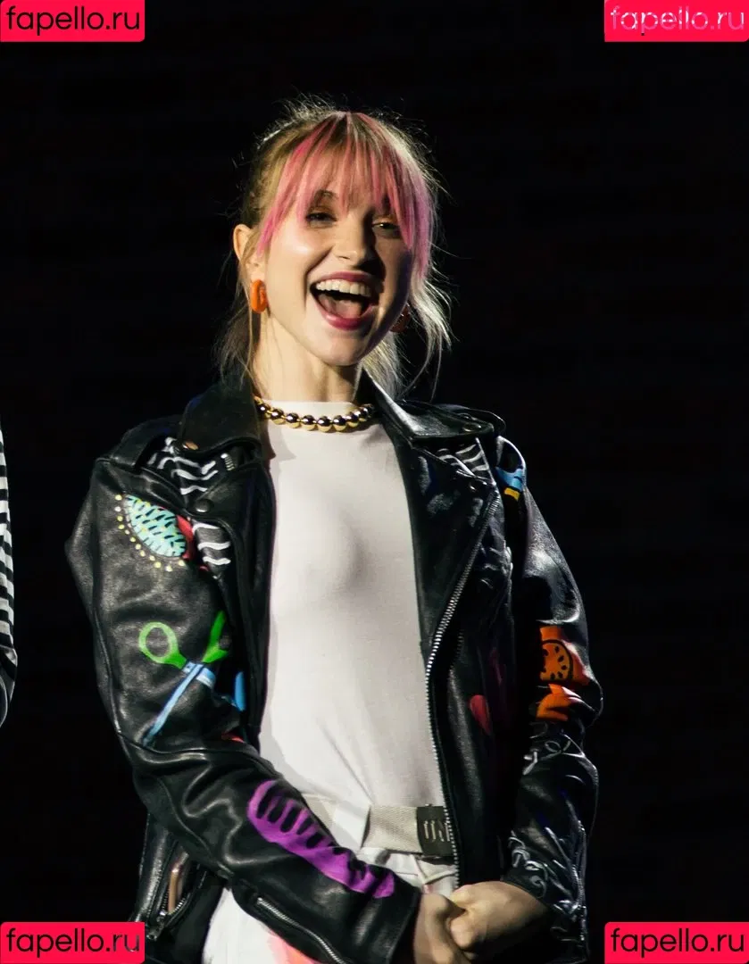 Hayley Williams Onlyfans Photo Gallery 