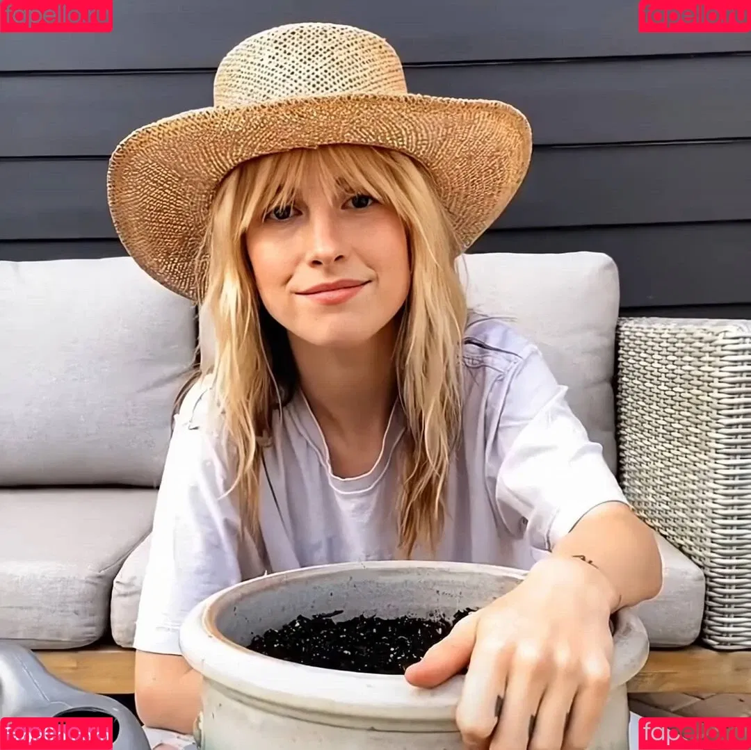 Hayley Williams Onlyfans Photo Gallery 