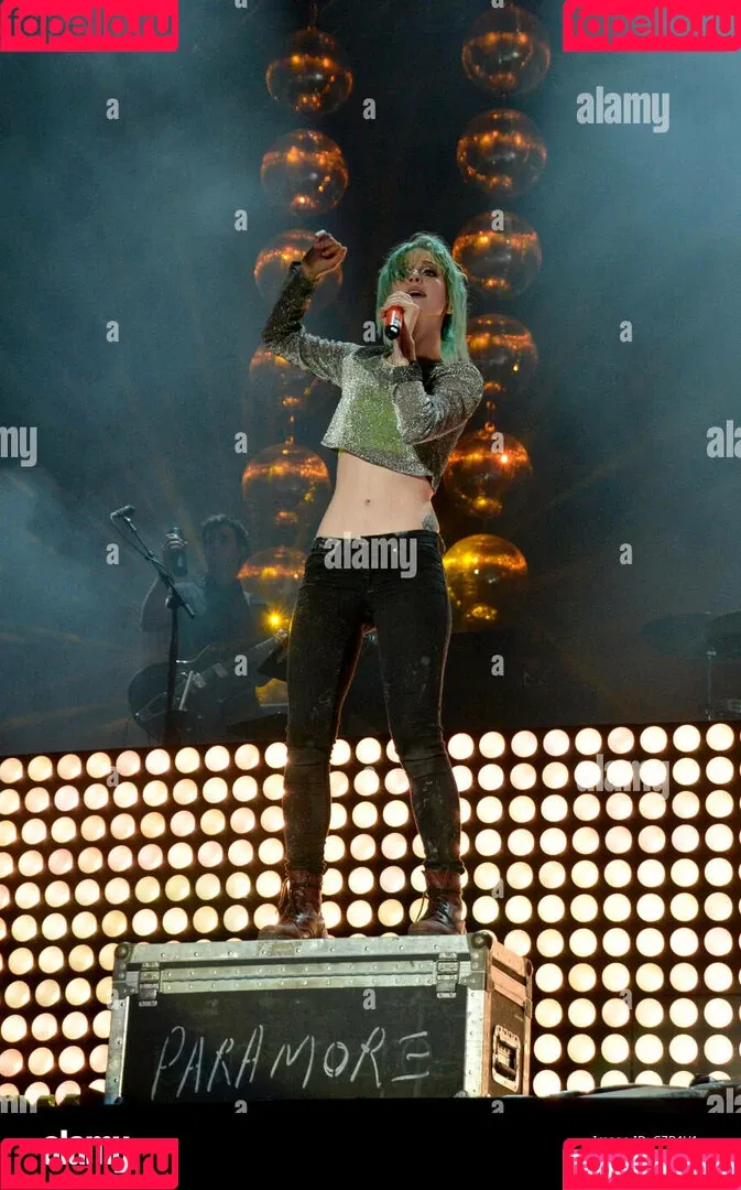 Hayley Williams Onlyfans Photo Gallery 