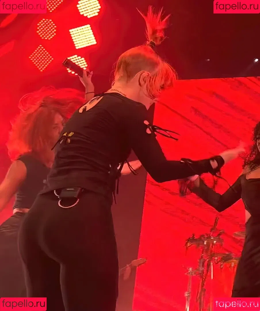 Hayley Williams Onlyfans Photo Gallery 
