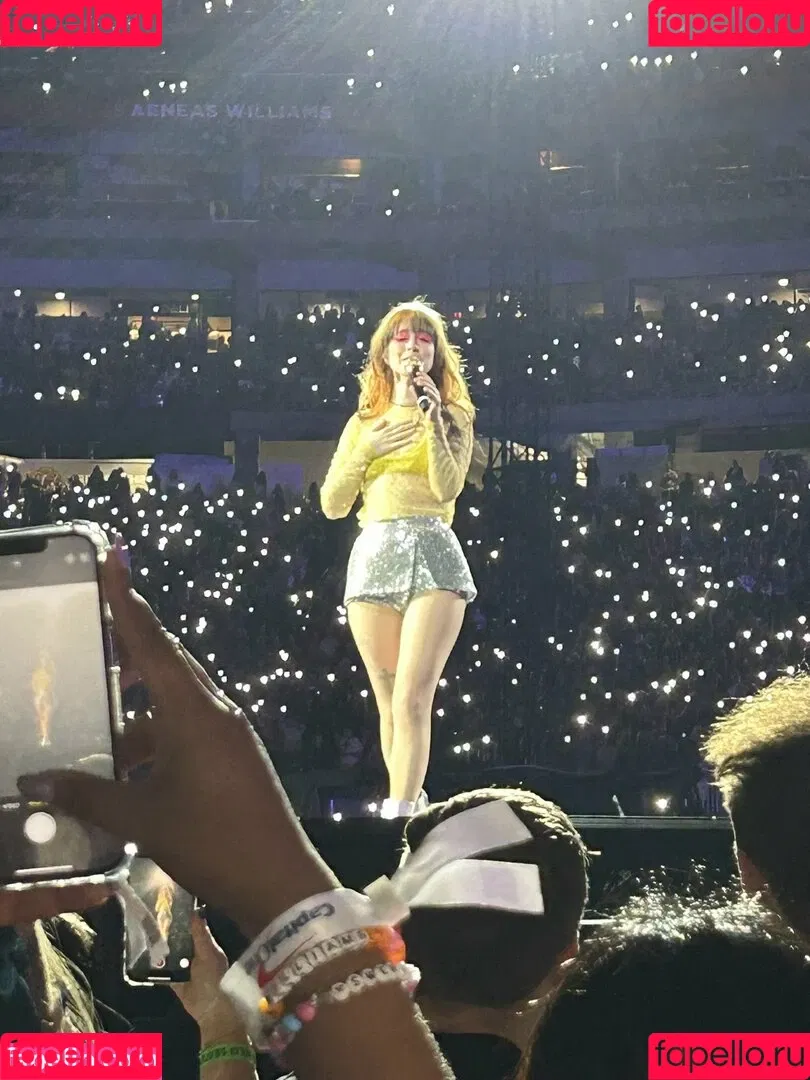 Hayley Williams Onlyfans Photo Gallery 