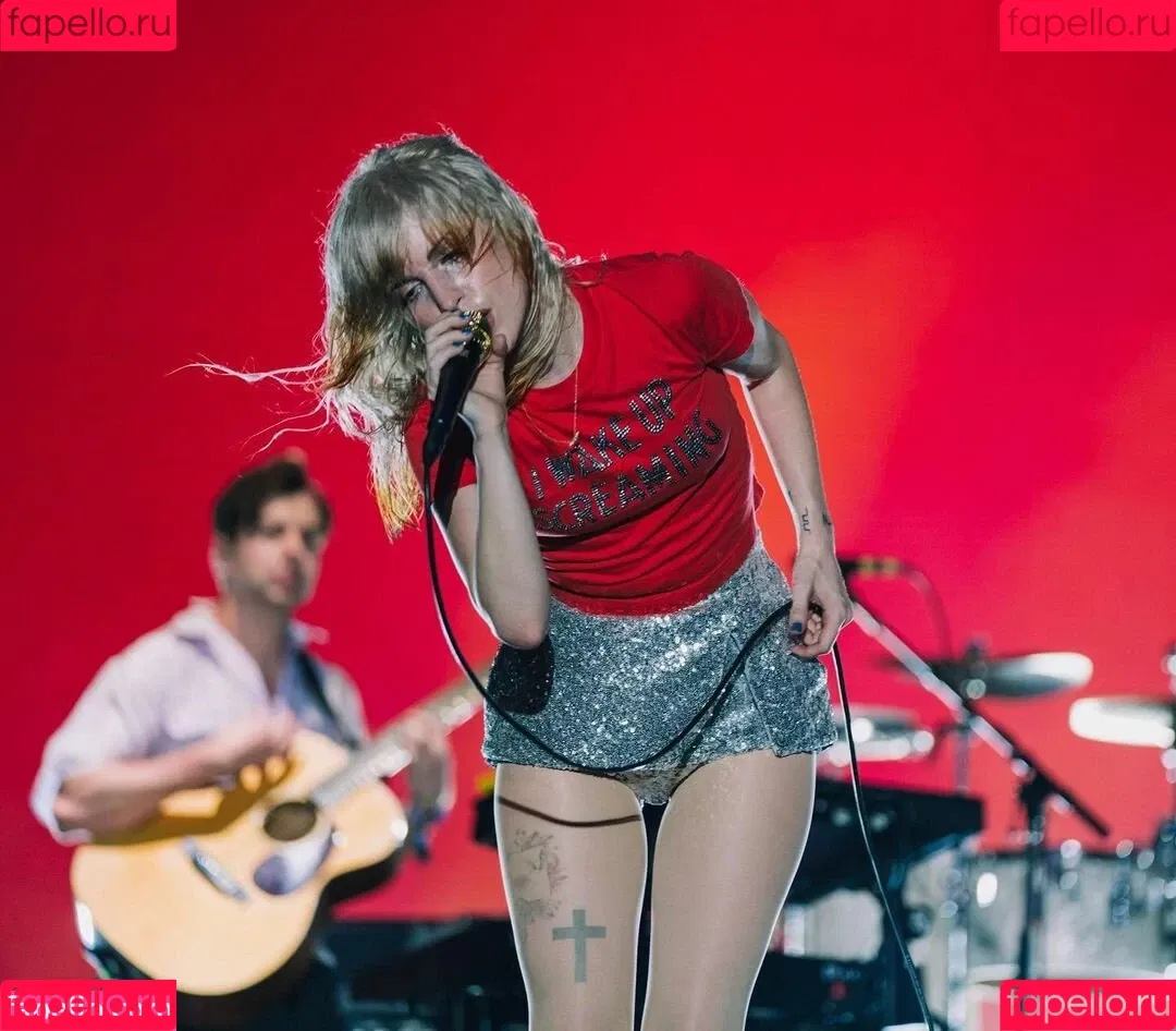 Hayley Williams Onlyfans Photo Gallery 
