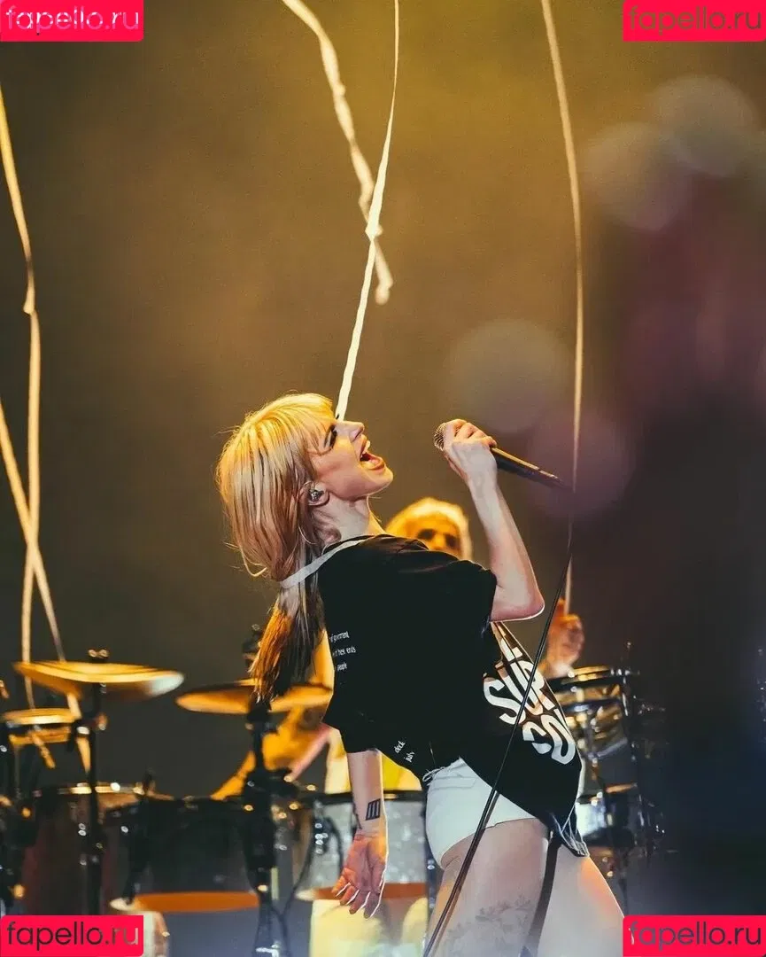 Hayley Williams Onlyfans Photo Gallery 