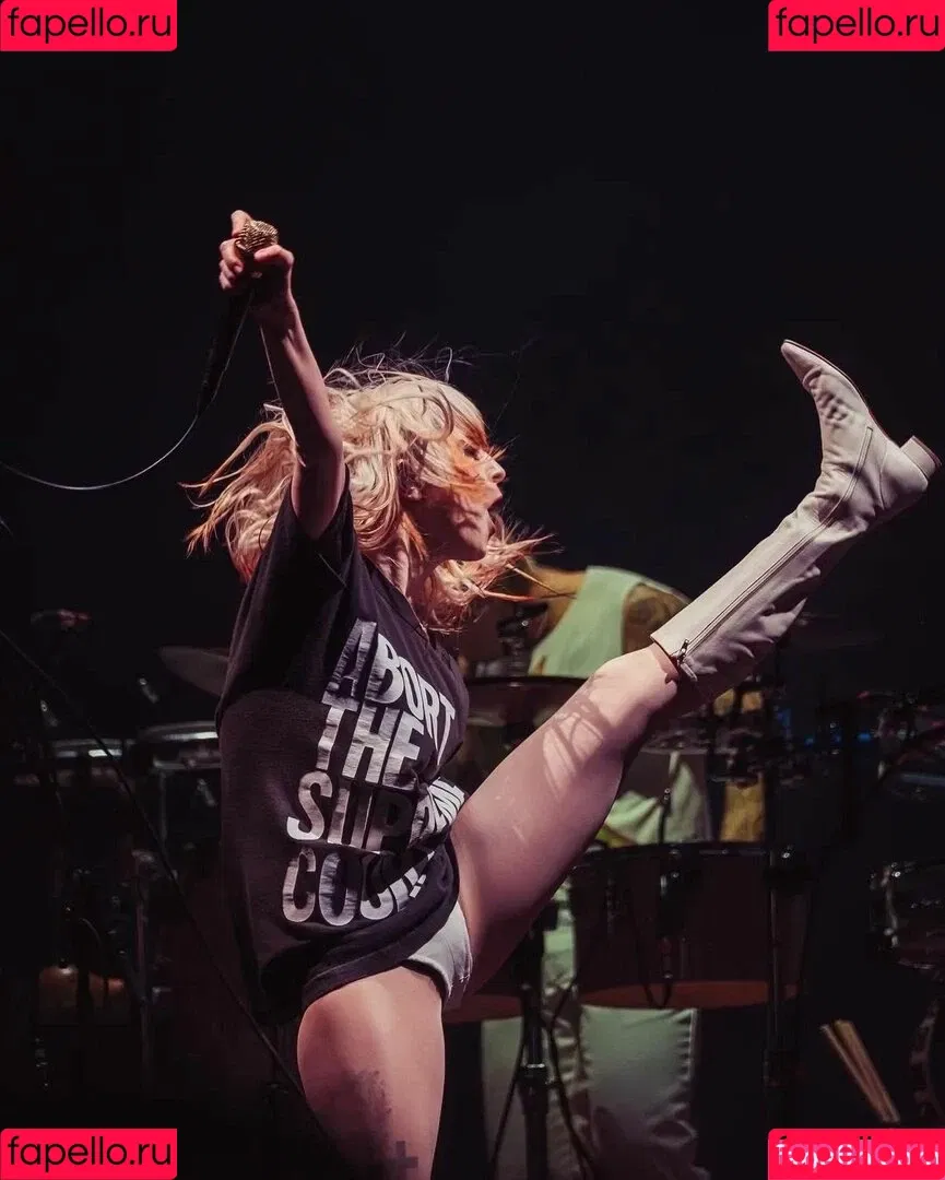 Hayley Williams Onlyfans Photo Gallery 