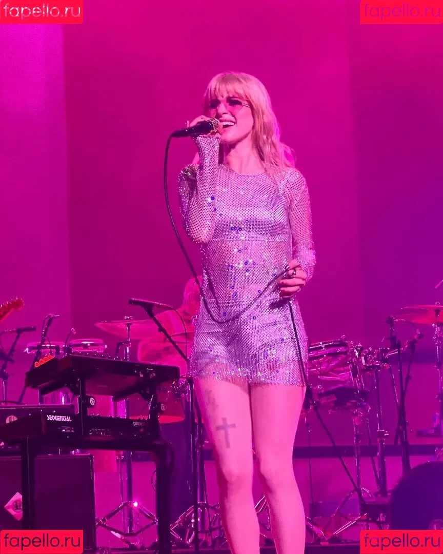 Hayley Williams Onlyfans Photo Gallery 