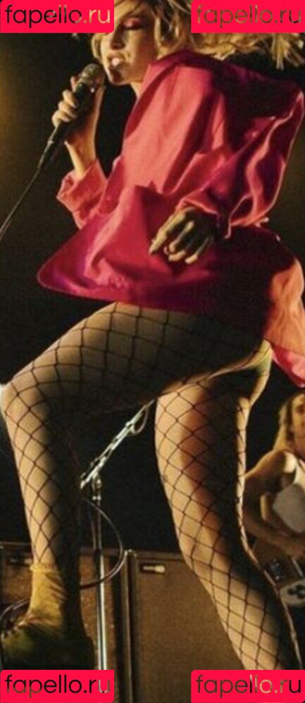 Hayley Williams Onlyfans Photo Gallery 