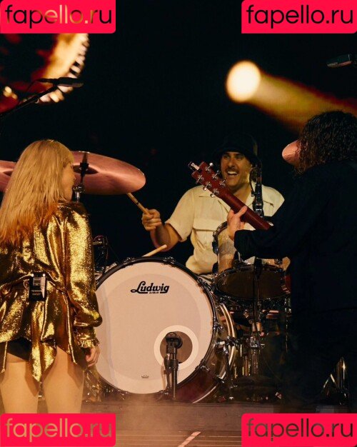 Hayley Williams Onlyfans Photo Gallery 