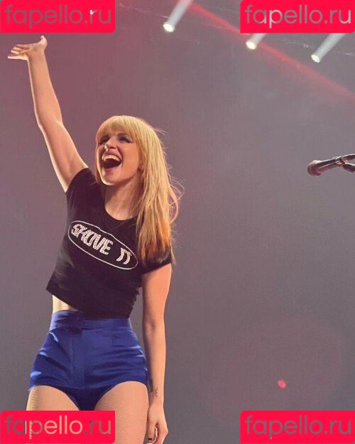 Hayley Williams Onlyfans Photo Gallery 