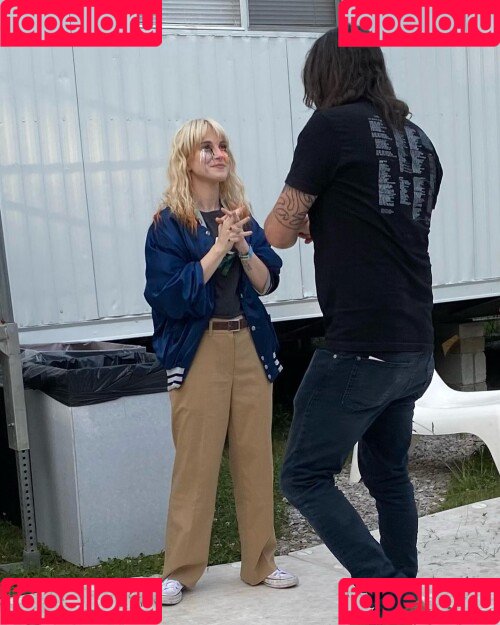 Hayley Williams Onlyfans Photo Gallery 