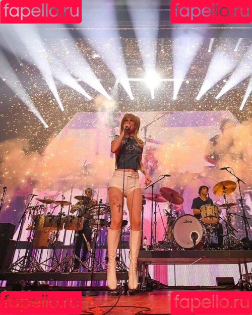 Hayley Williams Onlyfans Photo Gallery 