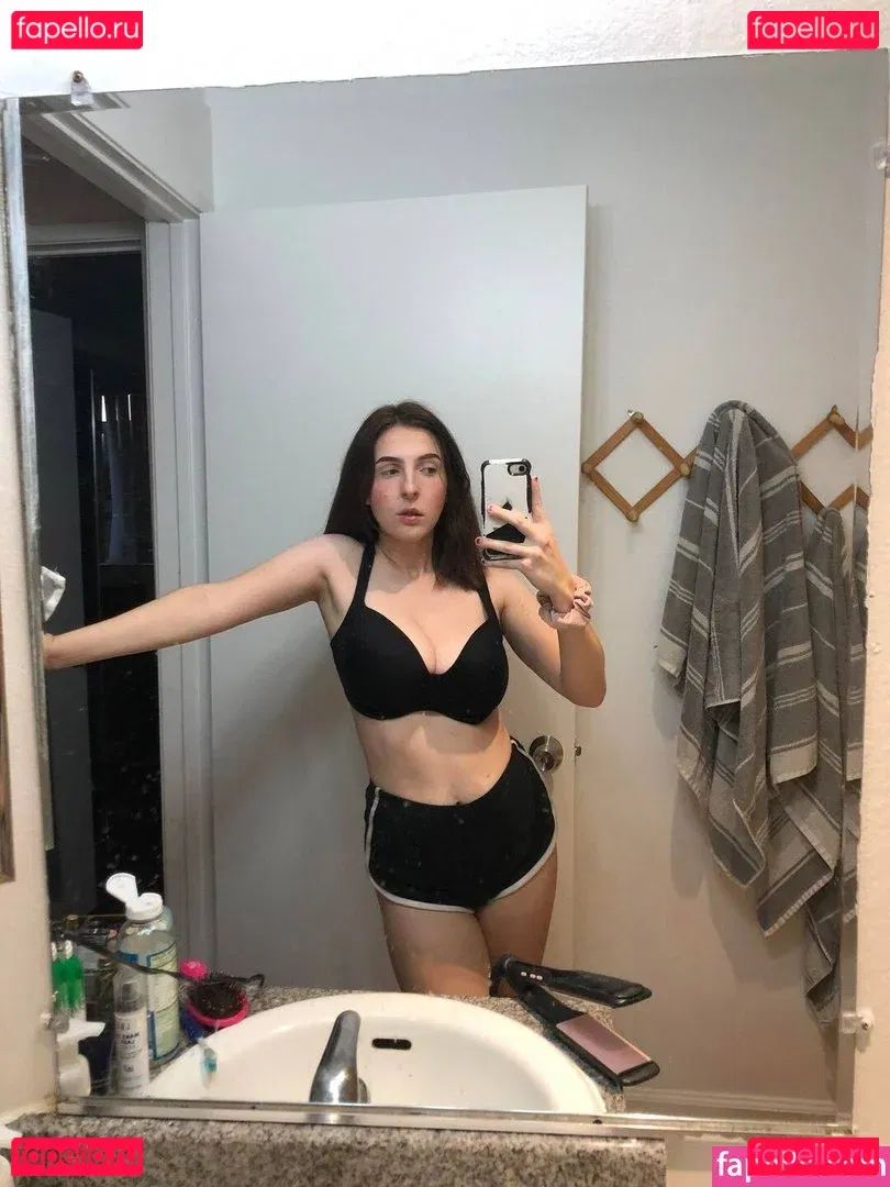 mochimio Onlyfans Photo Gallery 