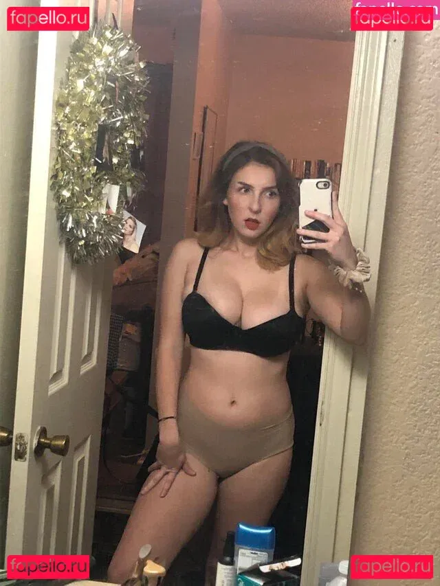 mochimio Onlyfans Photo Gallery 