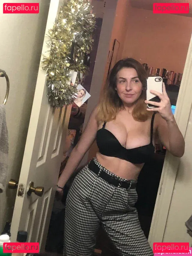 mochimio Onlyfans Photo Gallery 