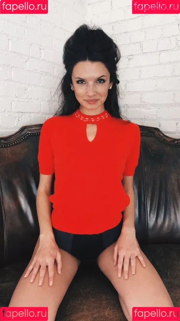 Alice Greczyn Onlyfans Photo Gallery 