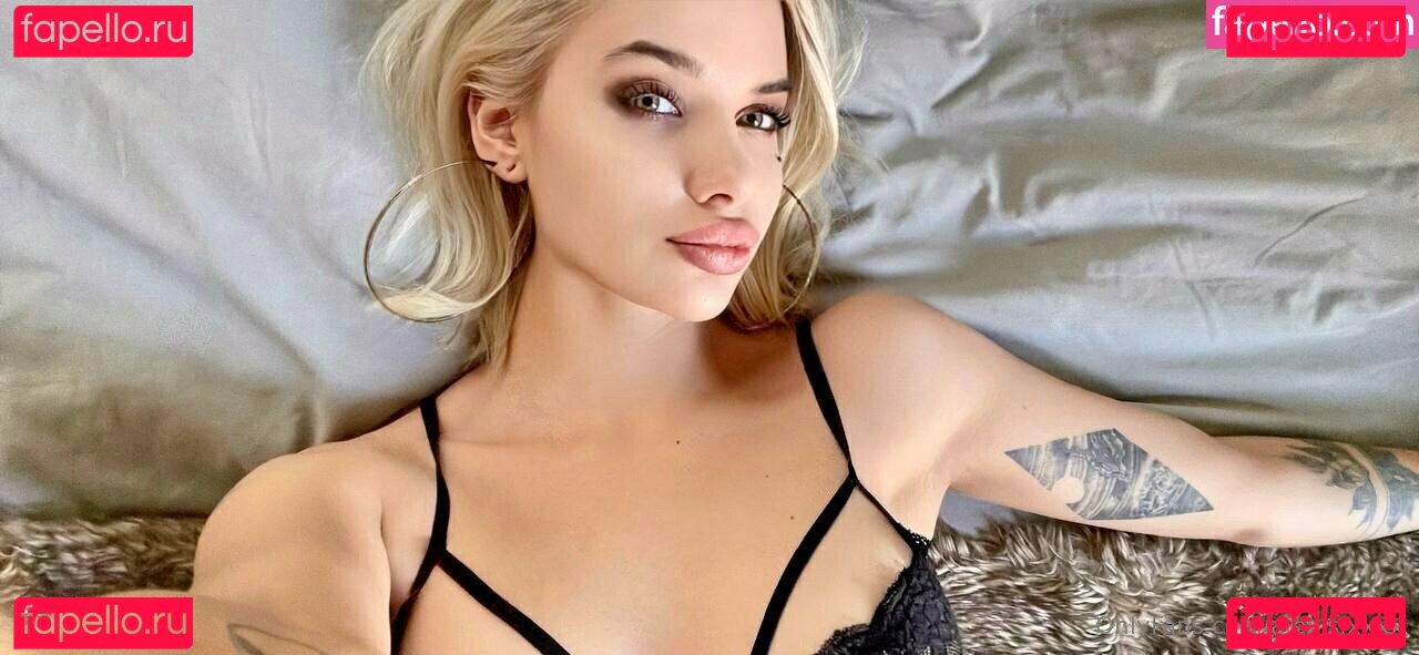 alexis.xxxx / xx.alexis Onlyfans Photo Gallery 