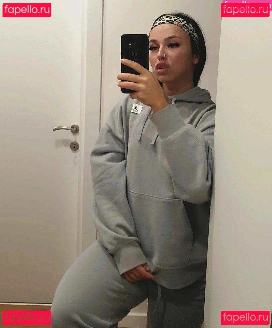 mad.ri9 / quadsqueeen Onlyfans Photo Gallery 