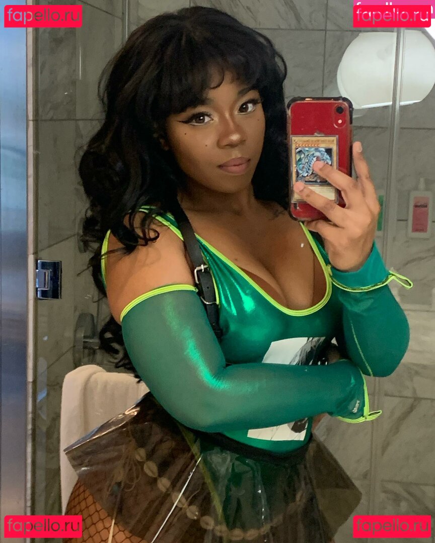 Maibunnii / maicocoanut Onlyfans Photo Gallery 