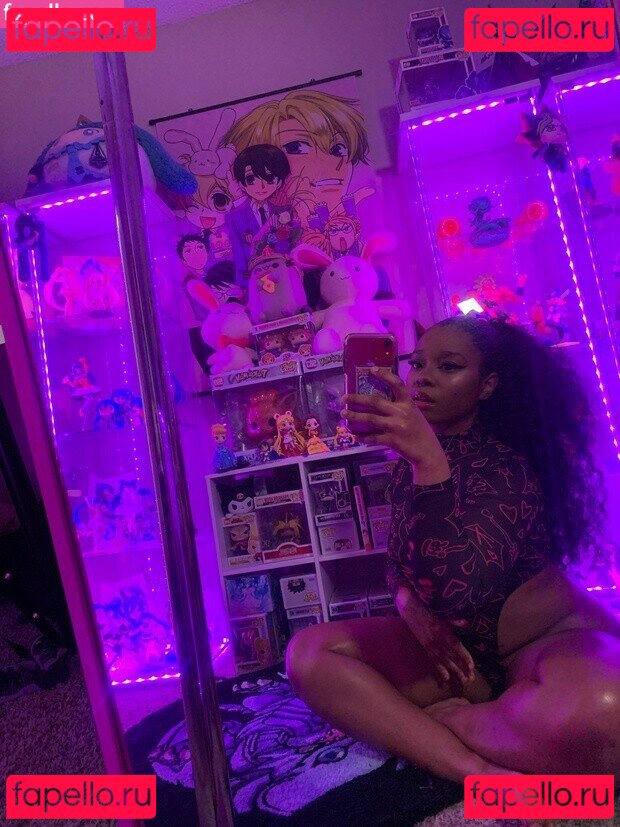 Maibunnii / maicocoanut Onlyfans Photo Gallery 