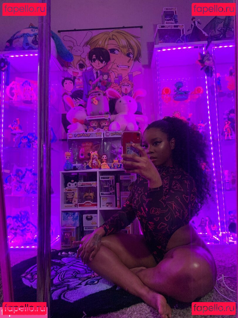 Maibunnii / maicocoanut Onlyfans Photo Gallery 