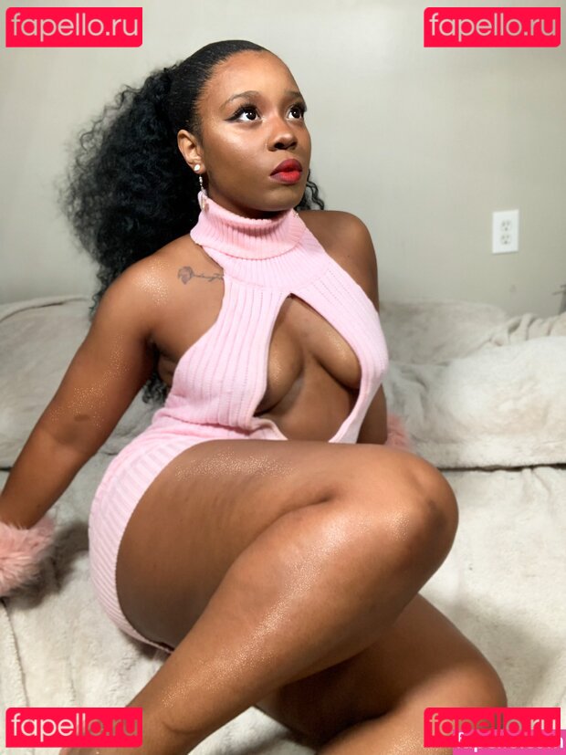 Maibunnii / maicocoanut Onlyfans Photo Gallery 