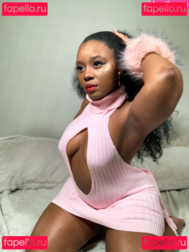 Maibunnii / maicocoanut Onlyfans Photo Gallery 