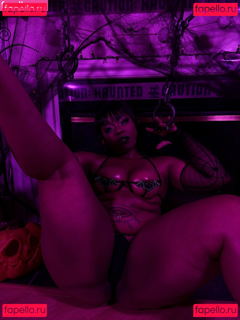 Maibunnii / maicocoanut Onlyfans Photo Gallery 