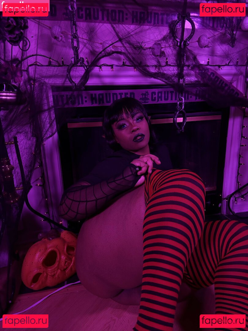 Maibunnii / maicocoanut Onlyfans Photo Gallery 