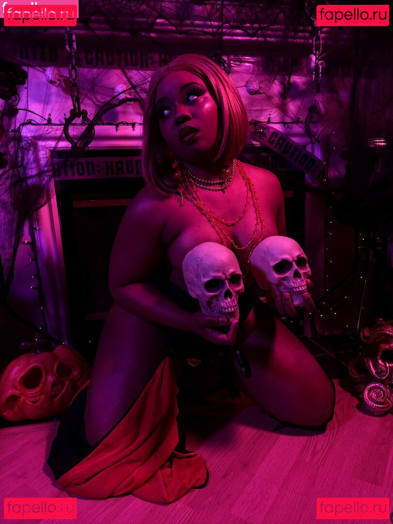 Maibunnii / maicocoanut Onlyfans Photo Gallery 