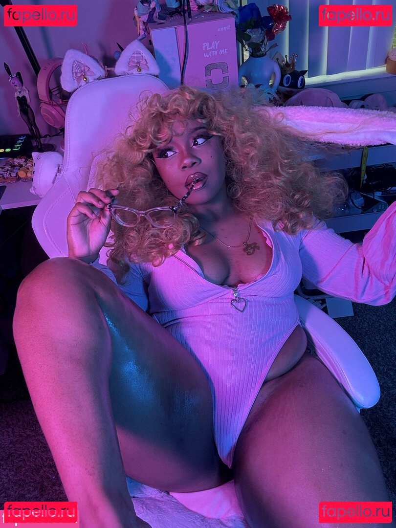 Maibunnii / maicocoanut Onlyfans Photo Gallery 