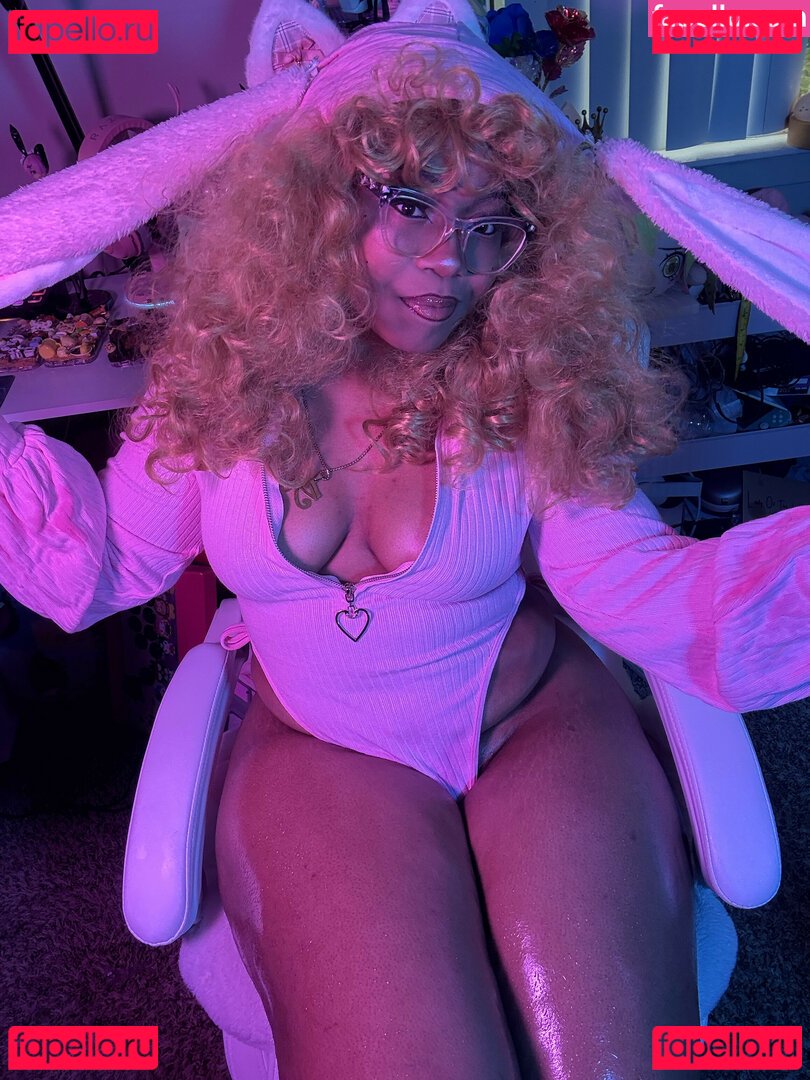 Maibunnii / maicocoanut Onlyfans Photo Gallery 