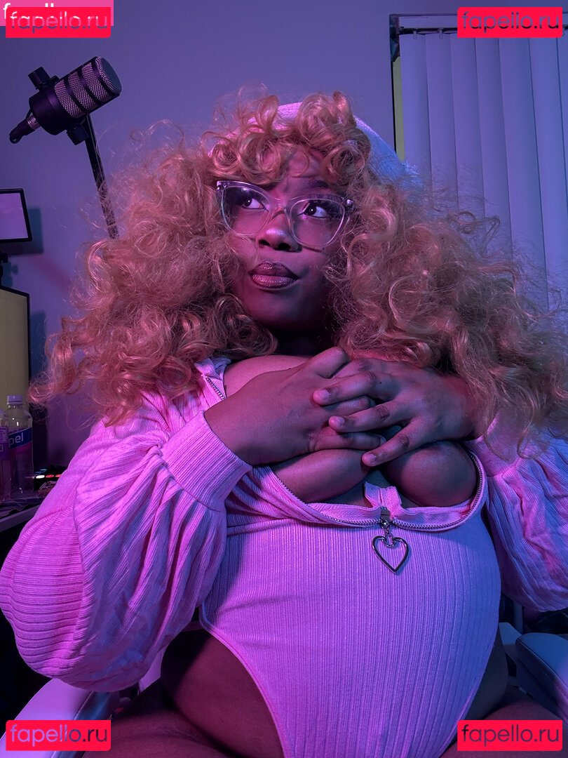 Maibunnii / maicocoanut Onlyfans Photo Gallery 