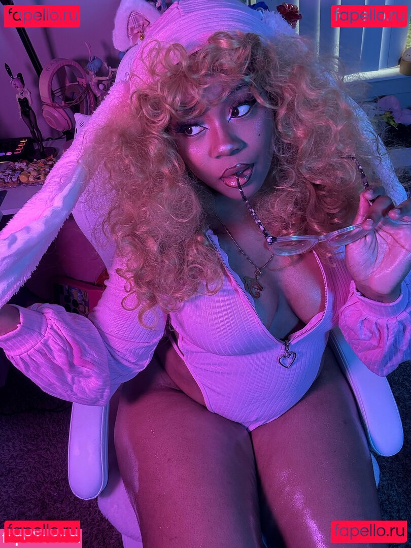 Maibunnii / maicocoanut Onlyfans Photo Gallery 