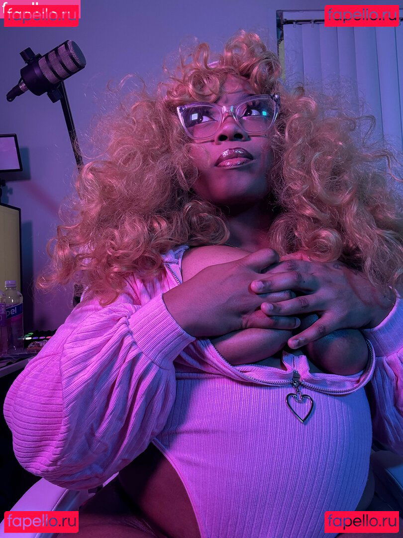 Maibunnii / maicocoanut Onlyfans Photo Gallery 