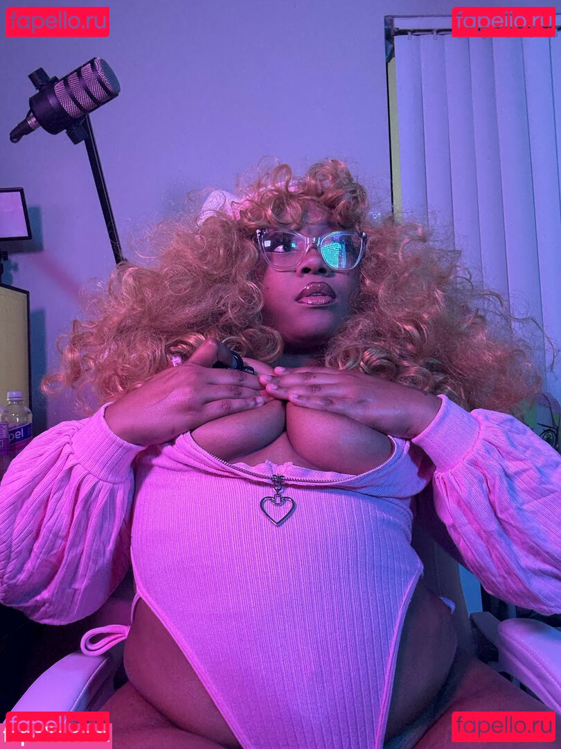 Maibunnii / maicocoanut Onlyfans Photo Gallery 